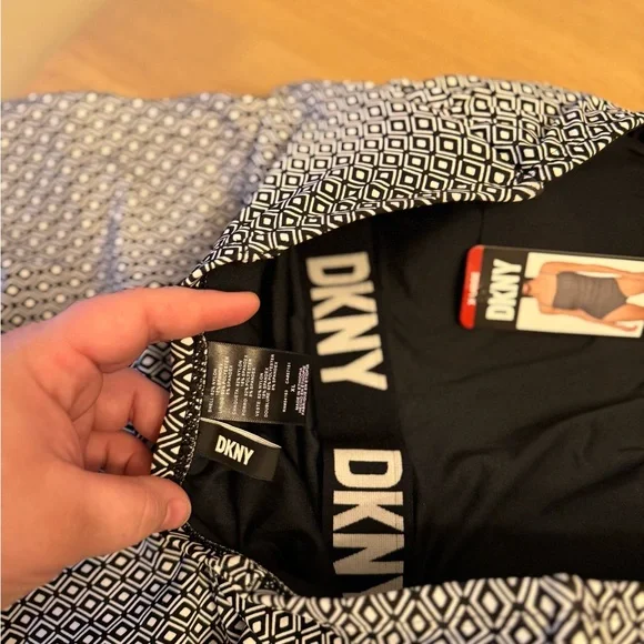 NWT DKNY strapless Ladies Swimsuit in Bandeau Maillot Black White Geo - Picture 5 of 5